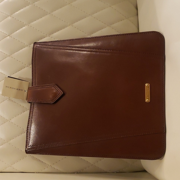 It's  Burberry tablet for men and women - Picture 1 of 7